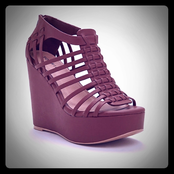 Gladiator Wedges - Picture 1 of 7